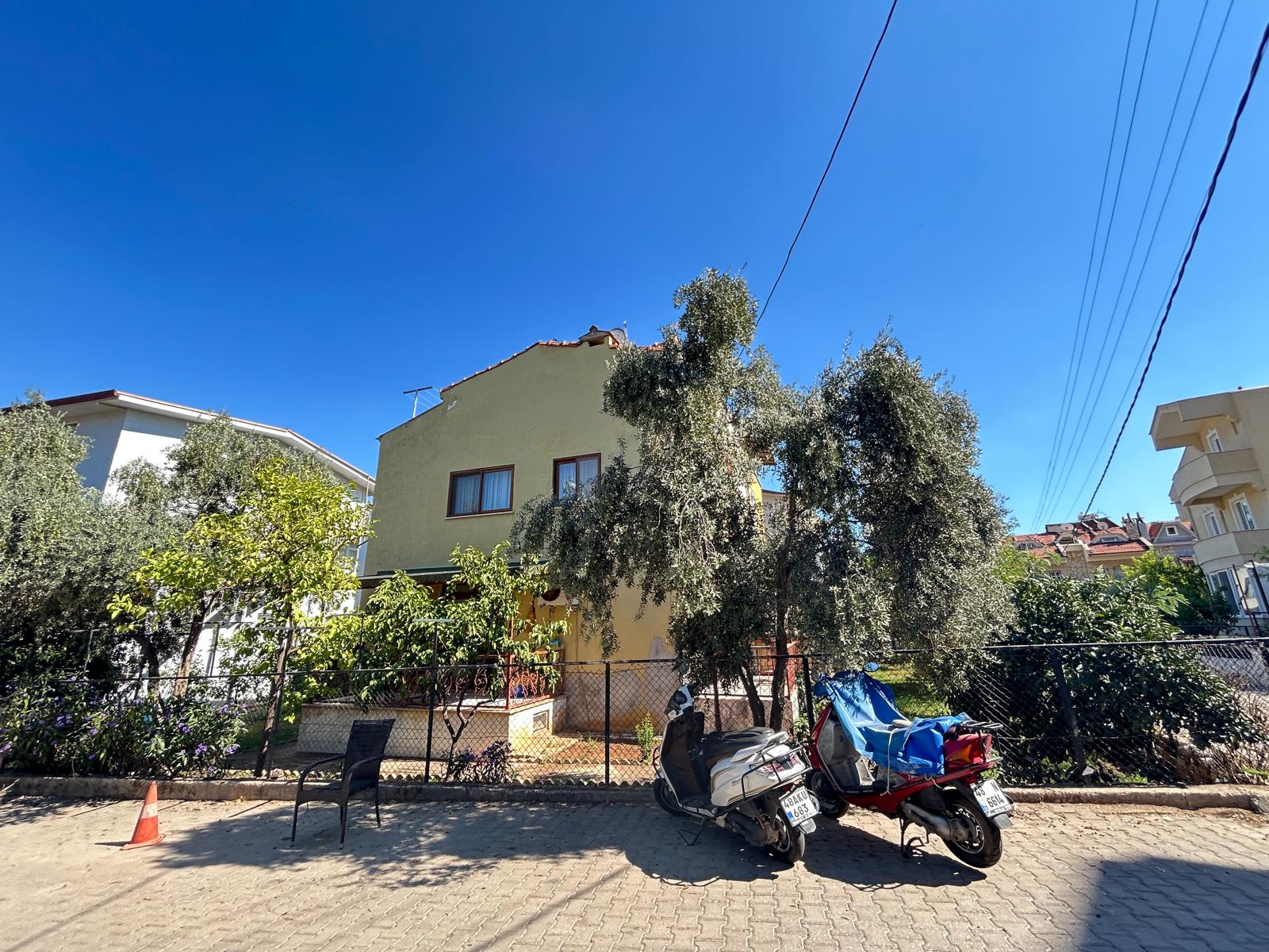 MARMARİS ARMUTALANDA KÖŞE KONUM BAHÇELİ SATILIK 3+1 TRİBLEKS VİLLA